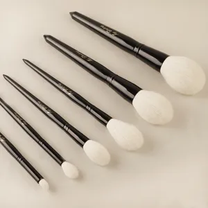 Set professionale di 6 pennelli da trucco neri con setole morbide per un make-up perfetto.