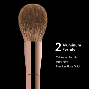 Pinceau de maquillage professionnel avec virole en aluminium durable et design or rose.