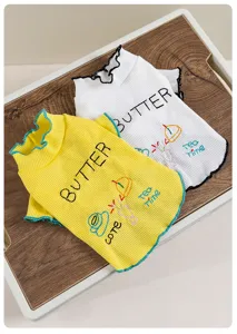 Leuke huisdierenkleding voor honden en katten, geribbeld zomer hondenshirt met mooie borduursels.