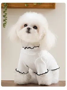 Schattig hondje gebreid basis shirt met zwarte volants, perfect voor lente en zomer.