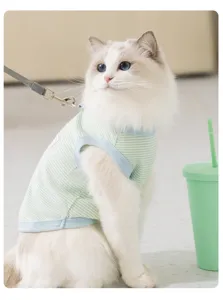 Gestreept kattenvest detail, ademende katoenen huisdierenkleding voor zomer schattige katjes.