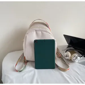 Zaino casual da donna con spallacci stampati, elegante borsa da viaggio quotidiana.