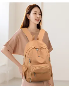 Zaino casual monocolore minimalista di grande capacità per l'uso quotidiano e la scuola.