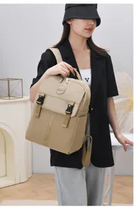 Grande zaino in nylon casual, borsa impermeabile per sport all'aperto per uso quotidiano.