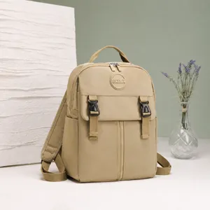 Stiloso zaino in nylon beige di grande capacità borsa casual per donna e viaggi