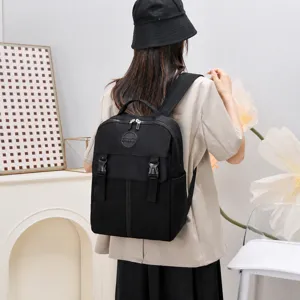 Zaino casual in nylon di grande capacita per il commuting quotidiano, borsa da viaggio.