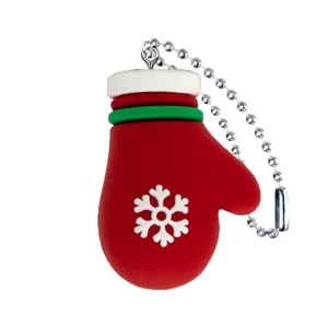Gedetailleerde close-up van de rode kersthandschoen siliconen sleutelhanger hanger met sneeuwvlok.