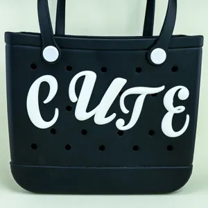 Zwarte geperforeerde rubberen strandtas tote bag met witte CUTE letters hoofdaanzicht
