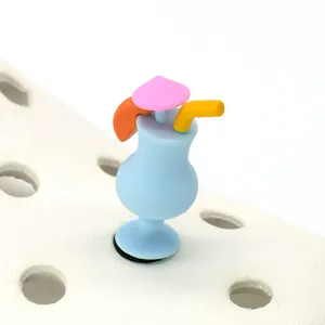 Joli charm de chaussure cocktail 3D détail, belle décoration de plage d'été jibbitz pour sabots.