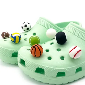 Jolis charms de chaussures de sport 3D pour sabots, accessoires mini football basket.