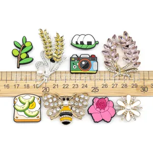 Accessoires de décoration DIY pour chaussures de jardin en métal et PVC en détail