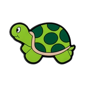 Détail de breloque de chaussure tortue verte mignonne, accessoire DIY parfait pour sabots.