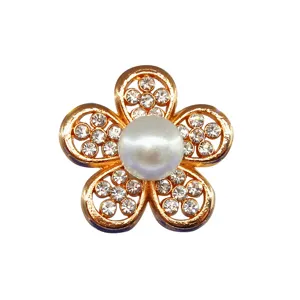Dije para zapatos de flor de metal con perla y pedrería brillante para zuecos y bolsos.