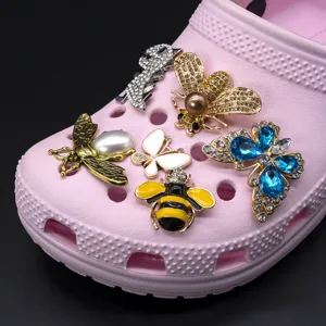 Ensemble d'accessoires DIY de breloques de chaussures en strass métal abeille et papillon pour sabots.