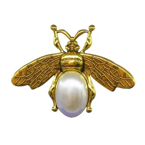 Pendentif de chaussure abeille dorée vintage avec perle blanche boucle décorative