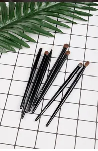 Professionele zwarte oogmake-up kwastenset voor nauwkeurige oogschaduw en eyeliner toepassing.