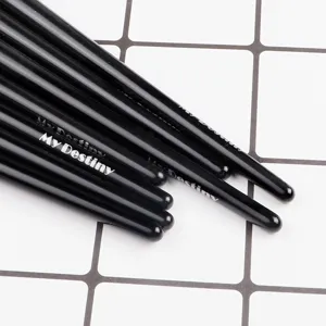 Zwarte oogmake-up kwastenset, professionele eyeliner en oogschaduw tools voor beauty.