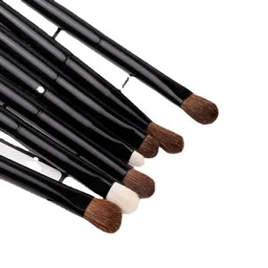 Professionele zwarte make-up kwastenset voor nauwkeurige oogschaduw en concealer.