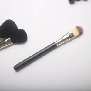 Professional Foundation Brush Makeup Brush Synthetic Fiber Wooden Handle Soft Face Cosmetic Tool For Liquid Cream