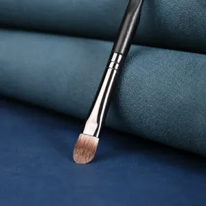 Pinceau Anti-Cernes Professionnel Fibre Synthétique Poils Manche en Bois Précision Visage Yeux Outil