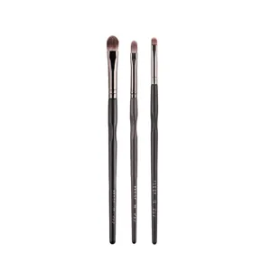 Lot de 3 pinceaux anti-cernes pour maquillage avec poils synthétiques et manches en bois élégants.