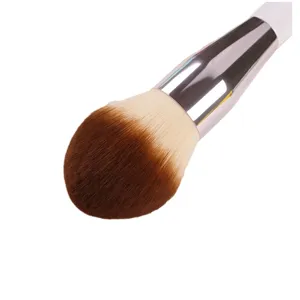 Flauschiger runder Puderpinsel Make-up Pinsel mit weichen Borsten für professionelles Make-up.