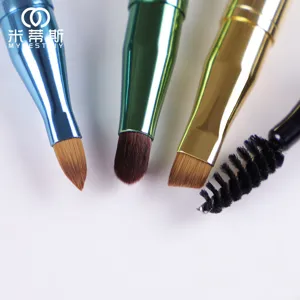 Tragbares Multi-Kopf-Make-up-Pinsel-Set mit Metallgriffen für Lippen- und Augen-Details.