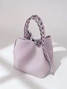 Elegante Damen Leder Beuteltasche mit geflochtenem Griff und modernem Alltagsdesign.