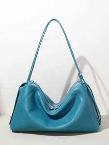 Blaues Leder Schultertasche für Damen, stylische slouchy Hobo Tote mit Reißverschluss.