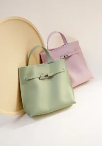 Echte Leder Tote Tasche für Damen, elegante Pendler Handtasche mit schickem Metallverschluss.