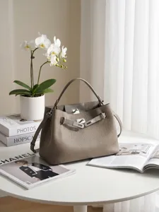 Bolso de mano tipo cubo retro de cuero genuino casual elegante bolso cruzado minimalista.
