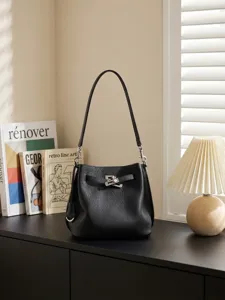 Borsa a secchiello in vera pelle bovina fiore litchi, elegante borsa da lavoro con chiusura.