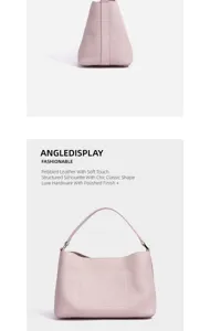 Elegante borsa a secchiello in pelle martagliata rosa con forma chic e dettagli in metallo.