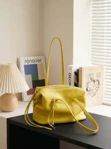 Elegante gelbe Umhängetasche aus echtem Leder, modische minimalistische Handtasche für Damen.