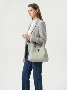 Elegante borsa a secchiello in pelle verde chiaro con manico e chiusura per donne.