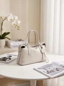 Elegante borsa in vera pelle con manici superiori, design minimalista chic per le donne.