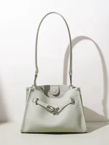 Elegante borsa a tracolla in pelle verde chiaro da donna, classica borsa tote dal design chic.