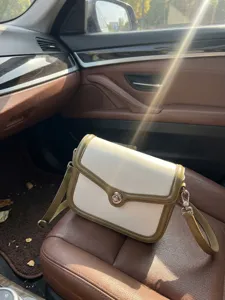 Stilvolle grüne und weiße Umhängetasche, elegante Retro Leder Umhängetasche für Damen.