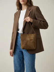 Braune Vintage Wildleder Umhängetasche für Damen, elegante Alltagstasche für Pendler.
