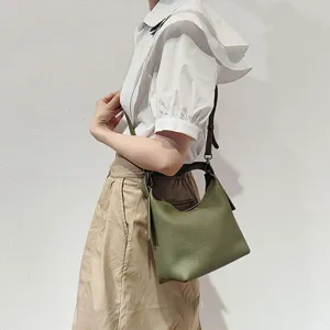 Elegante borsa a tracolla in vera pelle da donna, stilosa borsa hobo verde di alta qualità.