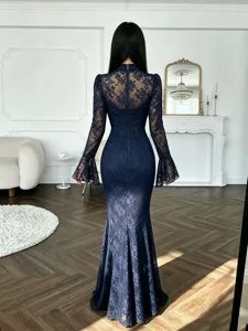 Elegante vestido largo de sirena de encaje azul oscuro con manga larga para fiesta y eventos.