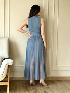 Elegante vestido largo plisado sin mangas para mujer, vestido de corte A con cuello alto.