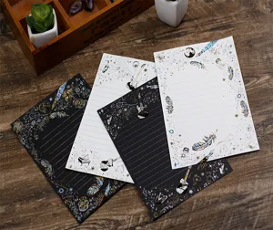 Stilvolles Briefpapier Set mit Gitarre, Feder und Musiknote Design für schöne Briefe.