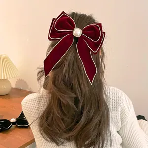 Pinza para el pelo con lazo de terciopelo francés y perlas accesorio elegante retro.