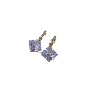 Pendientes de tuerca de circonita cúbica con forma de diamante y aguja de plata de lujo.