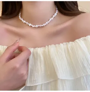 Collier de perles baroques françaises chaîne de clavicule minimaliste design de niche élégant