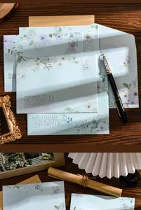 Ensemble de papeterie florale vintage avec enveloppes et papier à lettres pour écrire.