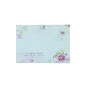 Enveloppe de papeterie florale vintage, design végétal aquarelle rétro pour lettres.