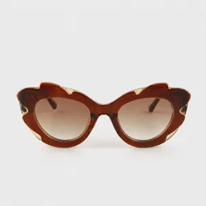 Fashionable brown gradient cat-eye sunglasses for women and men, UV protection eyewear.