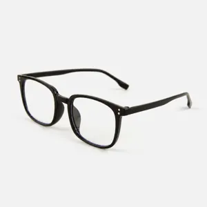 Stilvolle Blaulichtfilter Lesebrille für Damen und Herren mit trendigem schwarzem Gestell.